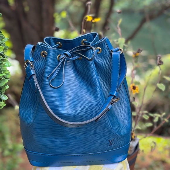 Louis Vuitton Blue Epi Leather Bucket Shoulder Bag - Picture 1 of 6